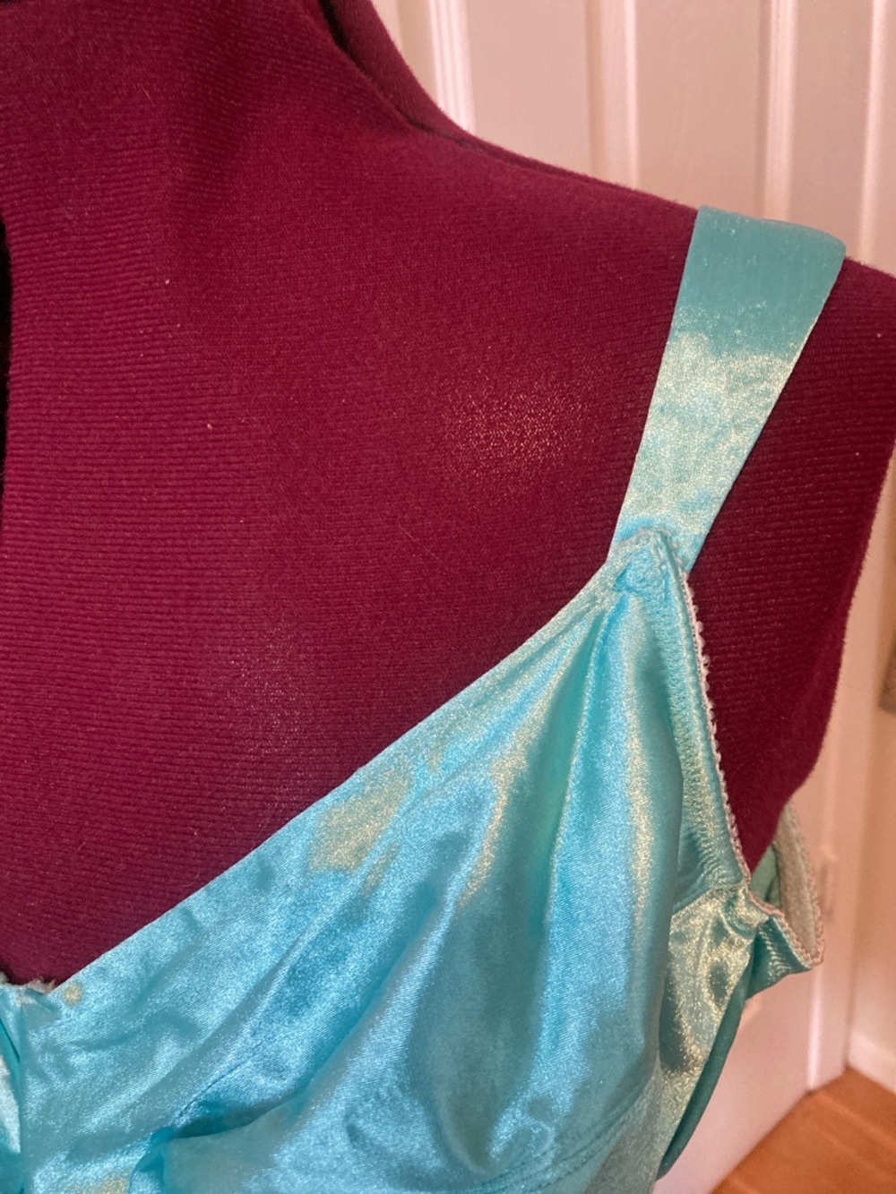Victoria's Secret Shiny Aqua Satin Underwire Bra 38D - Picture 4 of 5
